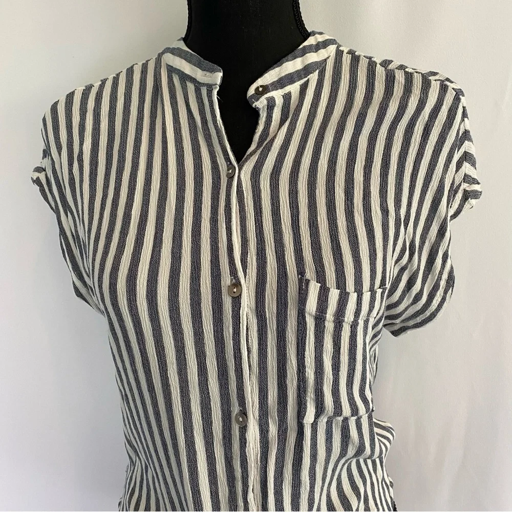 Lulu’s Large Blouse - Picture 2 of 7